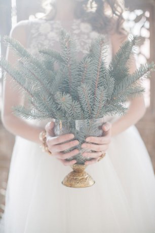 Ваза с еловыми ветками