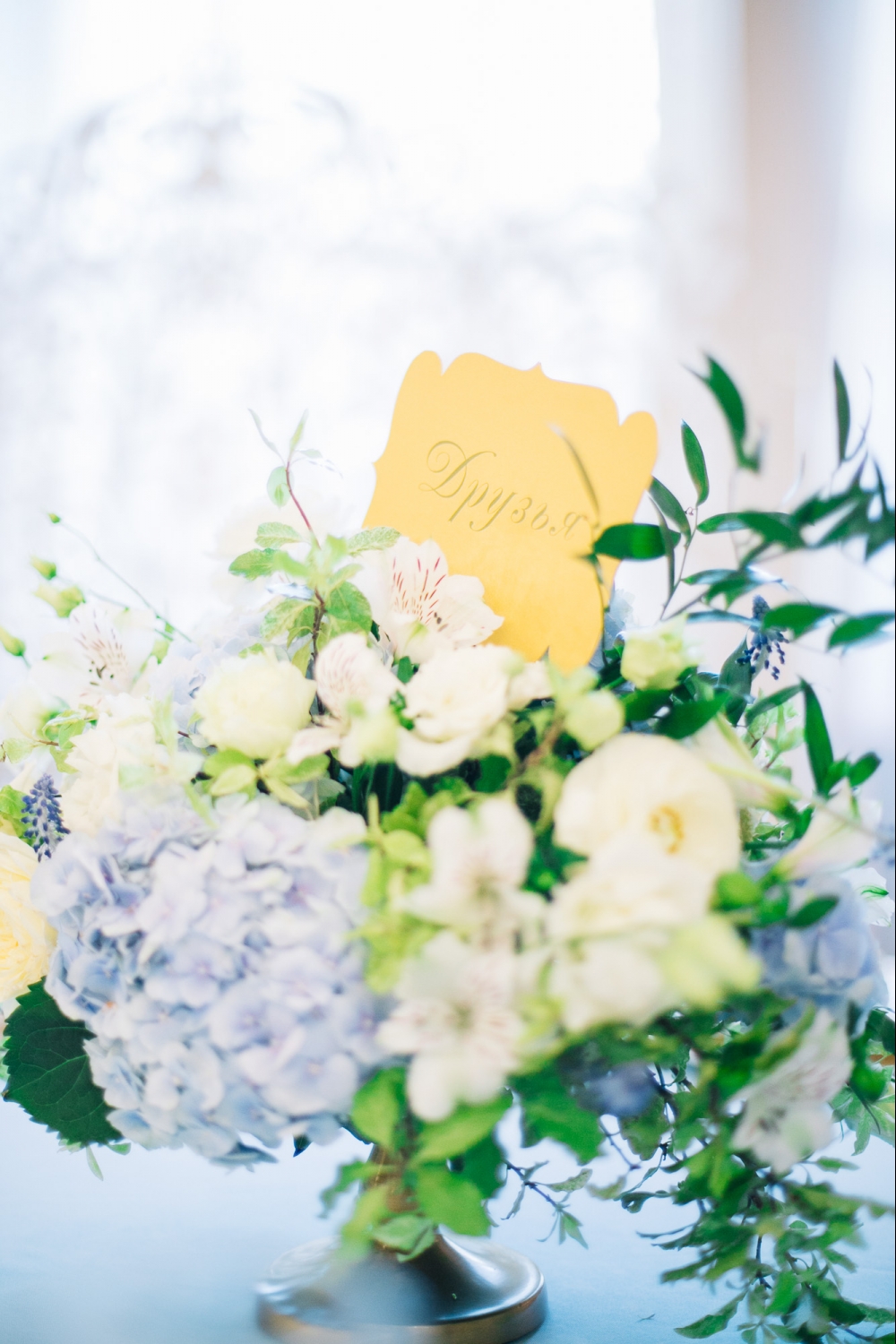 Композиция в небесных тонах