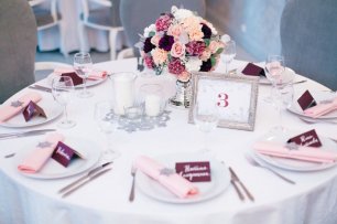 Оформление стола в фиолетовой гамме