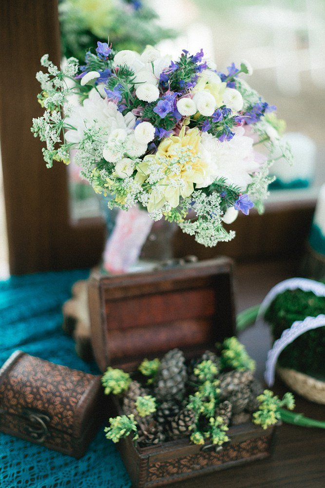 Нежный букет из полевых цветов)