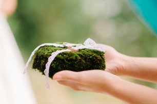 Зеленая подушечка для колец