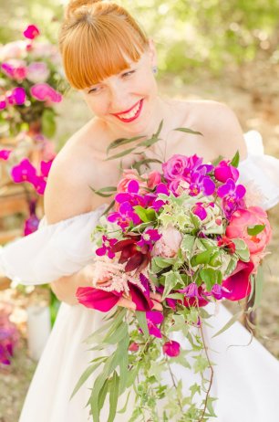 Букет невесты цвета фуксии