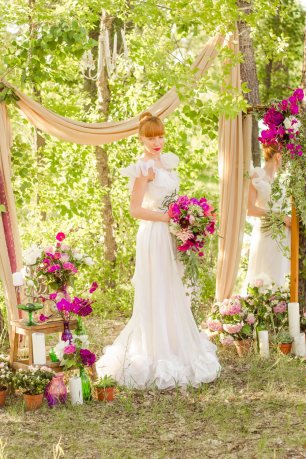 Потрясающее место бракосочетания в лесу