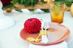 бохо, эклектика, стол молодых, цветная посуда