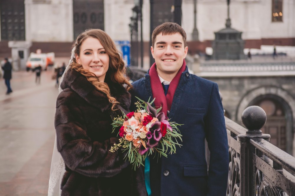 Букет невесты из калл, роз Остина, эвкалипта от студии декора и флористики Royalwed.ru