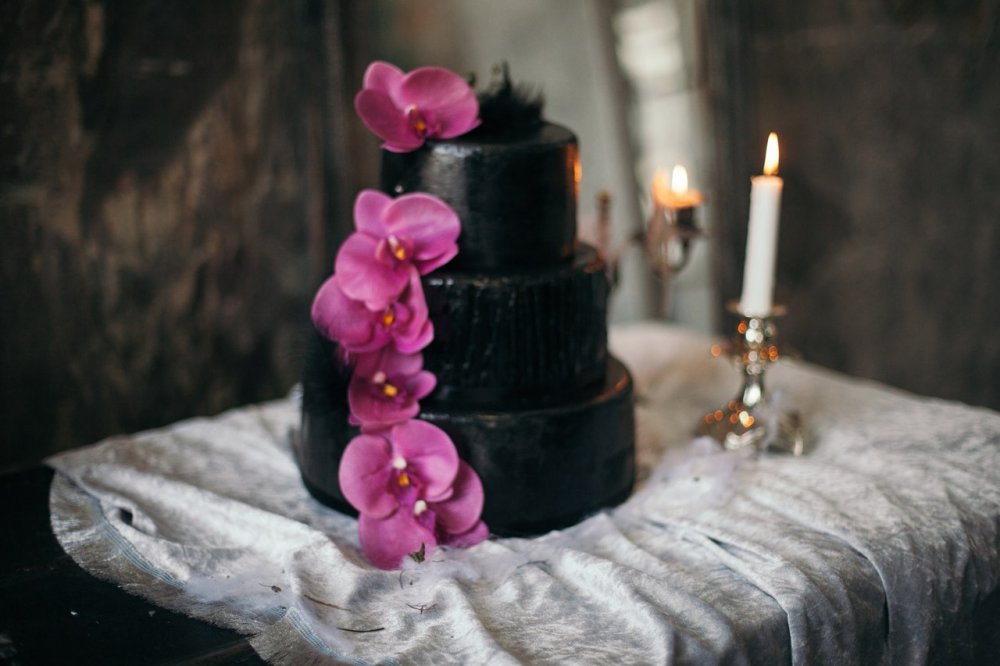 Съемка в студии в стиле Готик. Декор и флористика Royalwed.ru