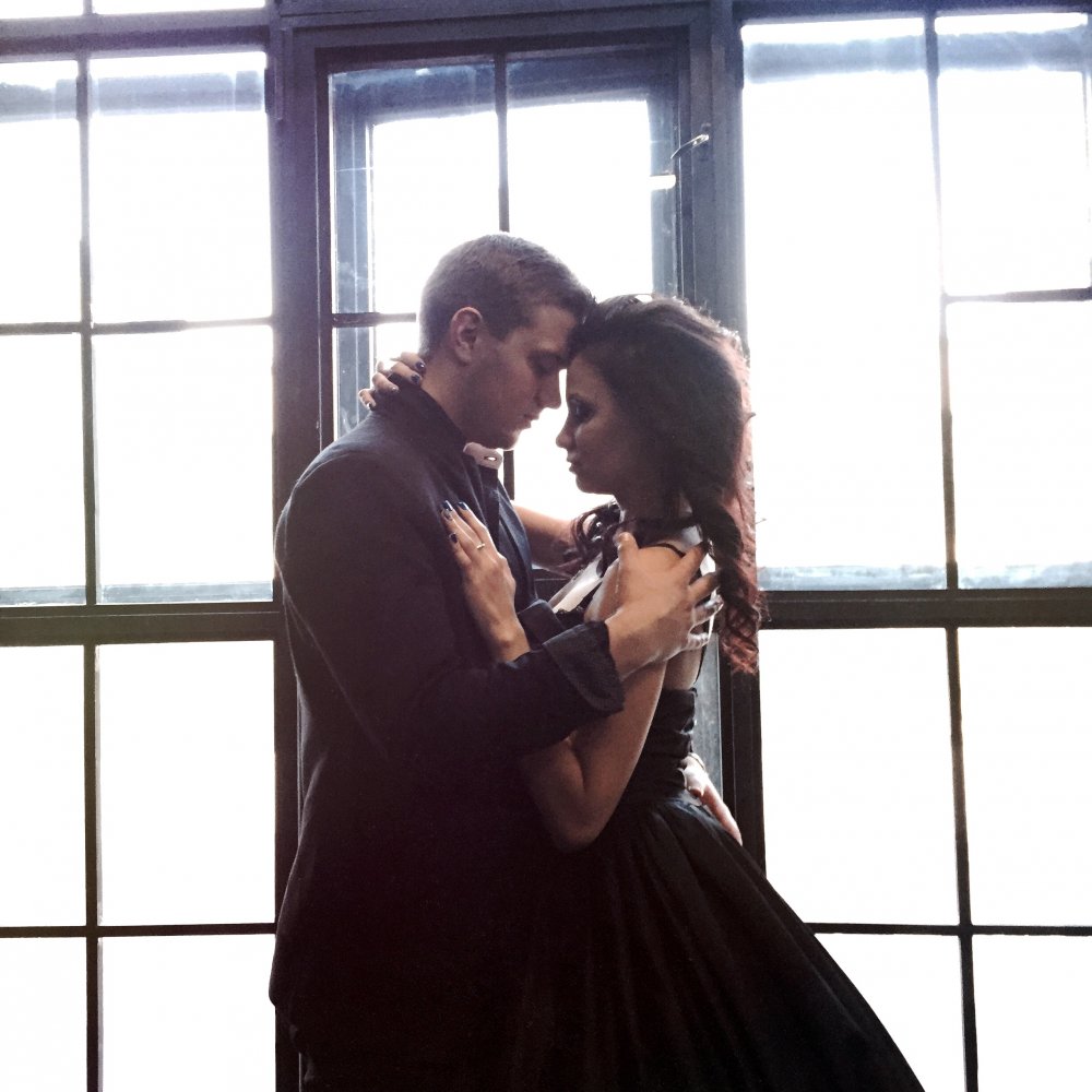 Съемка в студии в стиле Готик. Декор и флористика Royalwed.ru