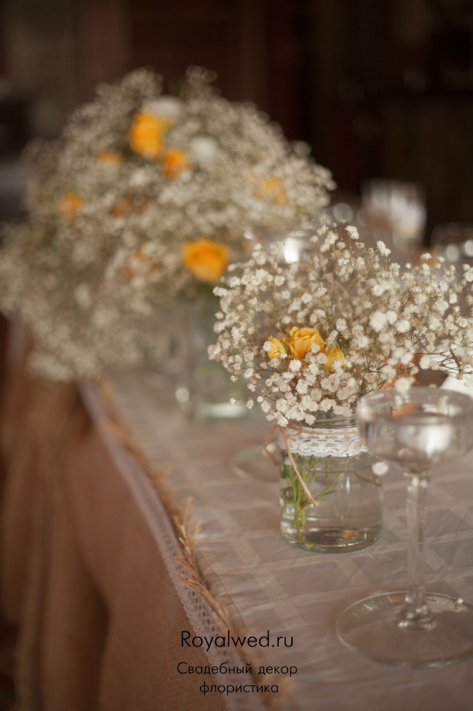 фотормление президиума гипсофилой в стиле рустик