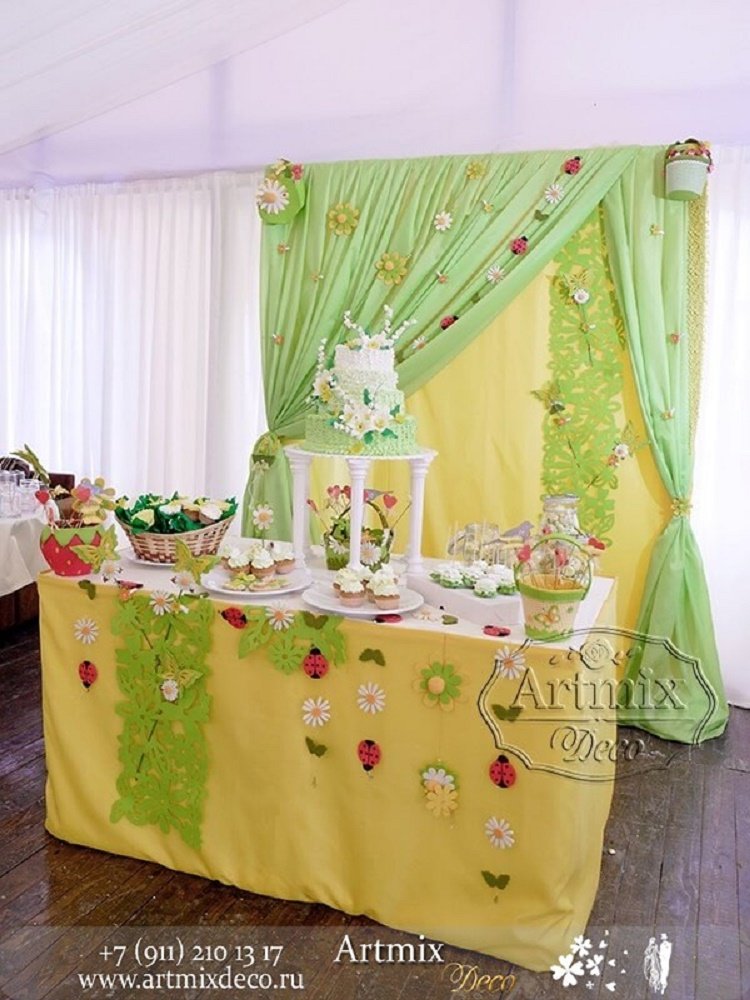 Стильный свадебный декор фуршетного стола со сладостями