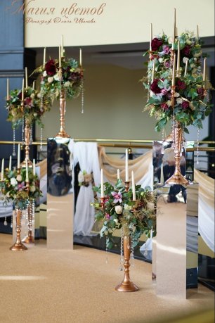 Зеркальные подставки для ваз с цветами