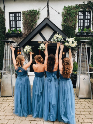Платья подружек невесты в синем цвете из фатина