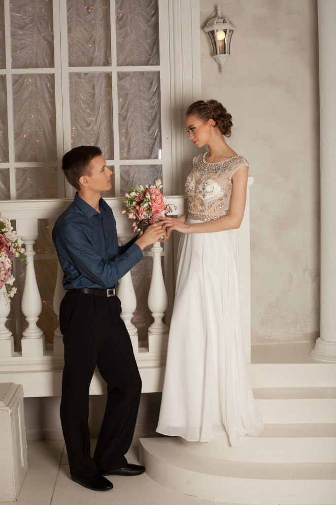 Шикарное платье "Каролина" в греческом стиле. Украшено хрустальными камнями,жемчугом, золотистым и прозрачным бисером.  Размеры 42-44 / 44-46  Прокат  1500руб. / 2000  за 1-3 суток<br />
Ждем Вас на примерку ! Наш тел. 89507246600