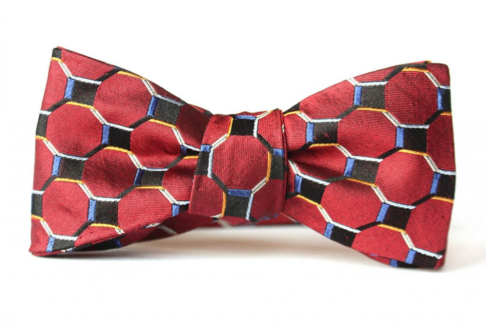 Галстук-бабочка ручной работы из натурального шелка, оснащён слайдером для регулировки по обхвату шеи и крючком для расстегивания не развязывая. Галстук-бабочку вы получаете завязанным, в подарочной упаковке с инструкцией по завязыванию.

Hand Made in Prague, Czech Republic, EU
Dry clean
Warm iron if needed.
Width 5" / 12cm, Length 2" / 5cm
Product Code: S033

1422 руб. *включая стоимость доставки