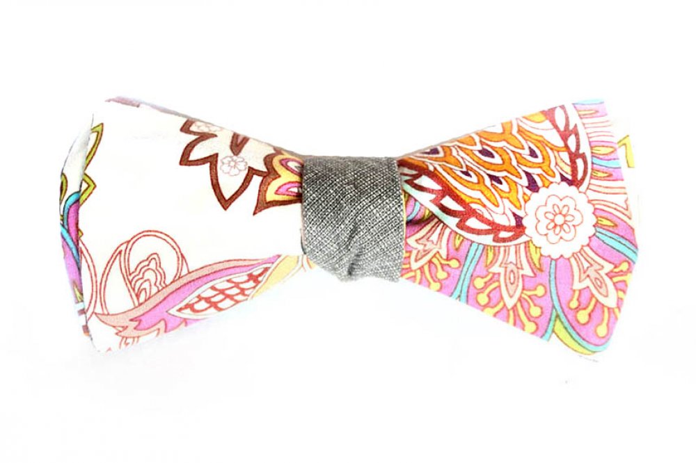  Reverse Side 100% cotton men's self tied Bow Tie

Галстук-бабочка ручной работы, оснащён слайдером для регулировки по обхвату шеи и крючком для расстегивания не развязывая. Галстук-бабочку вы получаете завязанным, в подарочной упаковке дополнительно с инструкцией по завязыванию.

100% cotton self-tie bow tie
Hand Made in Prague, Czech Republic, EU
Dry clean
Warm iron if needed.

1150 руб. *включая стоимость доставки