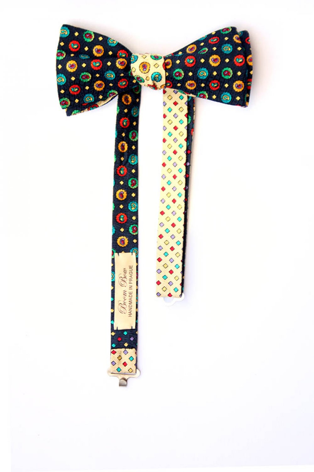 4 в 1. Галстук-бабочка ручной работы 100% natural italian silk, self tie bow tie

Галстук-бабочка ручной работы из натурального итальянского шелка, оснащён слайдером для регулировки по обхвату шеи и крючком для расстегивания не развязывая. Галстук-бабочку вы получаете завязанным, в подарочной упаковке с инструкцией по завязыванию.

Hand Made in Prague, Czech Republic, EU
Dry clean
Warm iron if needed.
Width 5" / 12cm, Length 2" / 5cm
Product Code: SR047

1422 руб. *включая стоимость доставки