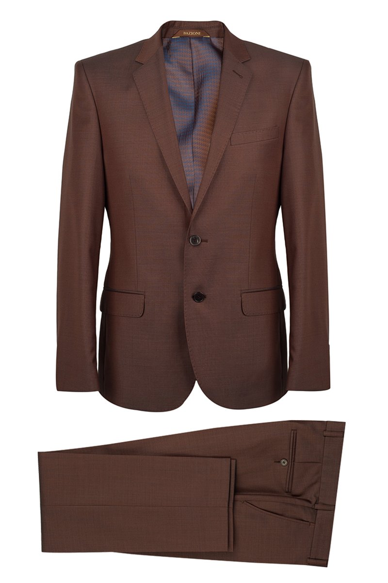 Костюм представительского уровня, Classic Fit (полуприлегающий) силуэт. Ткань медно-коричневого цвета. Данная ткань из линейки современных итальянских шерстяных тканей с кручением нити SUPER 140’S. Пиджак строгого силуэта следует естественным линиям фигуры. Край борта, лацкан, воротник, листочка и клапаны декорированы отделочной строчкой «вспушка» (имитация ручного стежка). Застежка на 2 петли, пуговицы, рукава со шлицами на 4 пуговицы, по спинке 1 шлица. Карманы с клапанами, нагрудный карман листочка. На подкладке обработано 3 кармана, 1 застёгивается на пуговицу, подкладка оригинального цветового решения. Брюки прямого покроя с традиционной застежкой, ширина брюк по низу = 21 см. На поясе предусмотрены шлевки для ремня. Этот костюм подчеркнет ваш стиль и изысканный вкус.