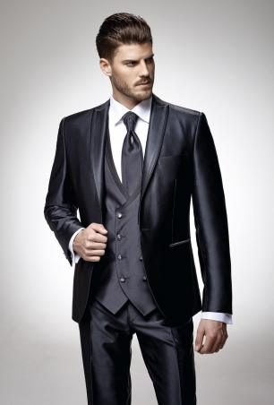 Мужской свадебный костюм-тройка