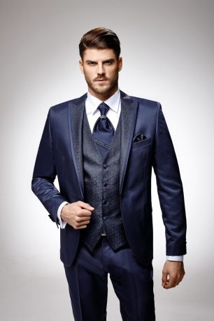 Мужской свадебный костюм-тройка