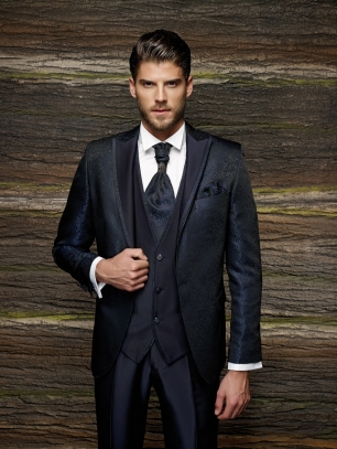 Мужской свадебный костюм-тройка