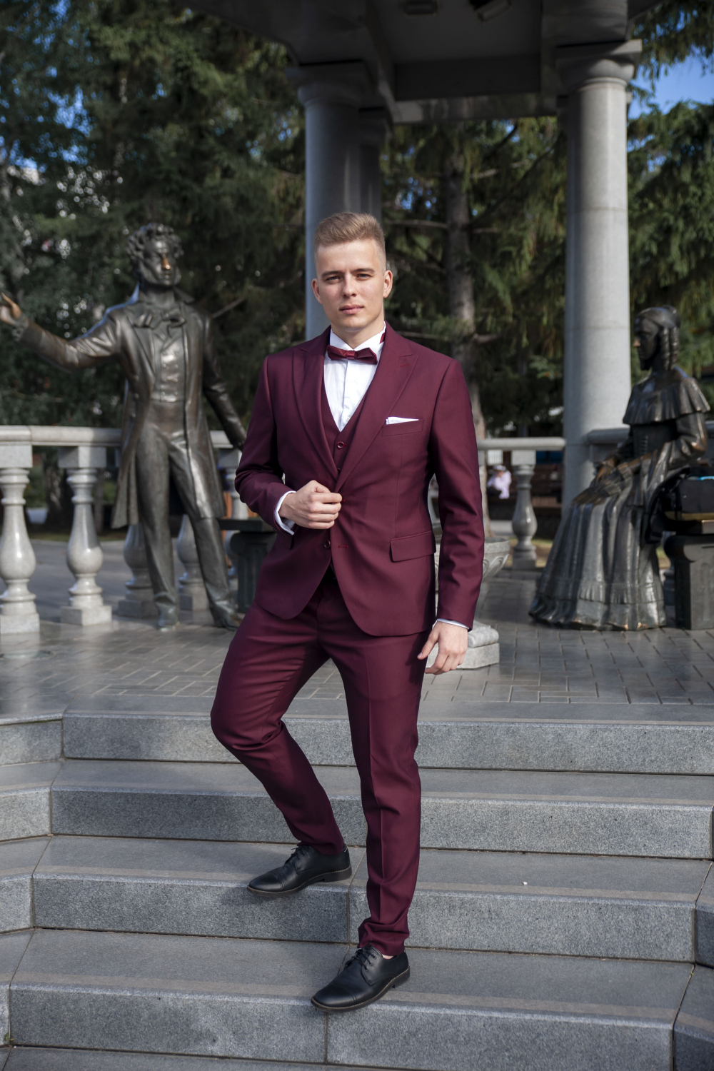 Прокат мужских костюмов и аренда смокингов RoSS в Новосибирске 