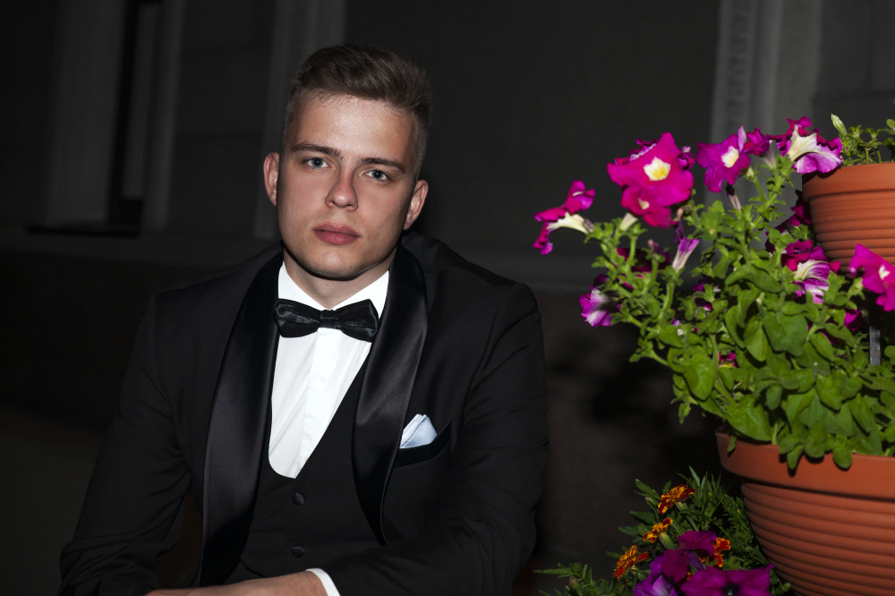 Прокат мужских костюмов и аренда смокингов RoSS в Новосибирске 