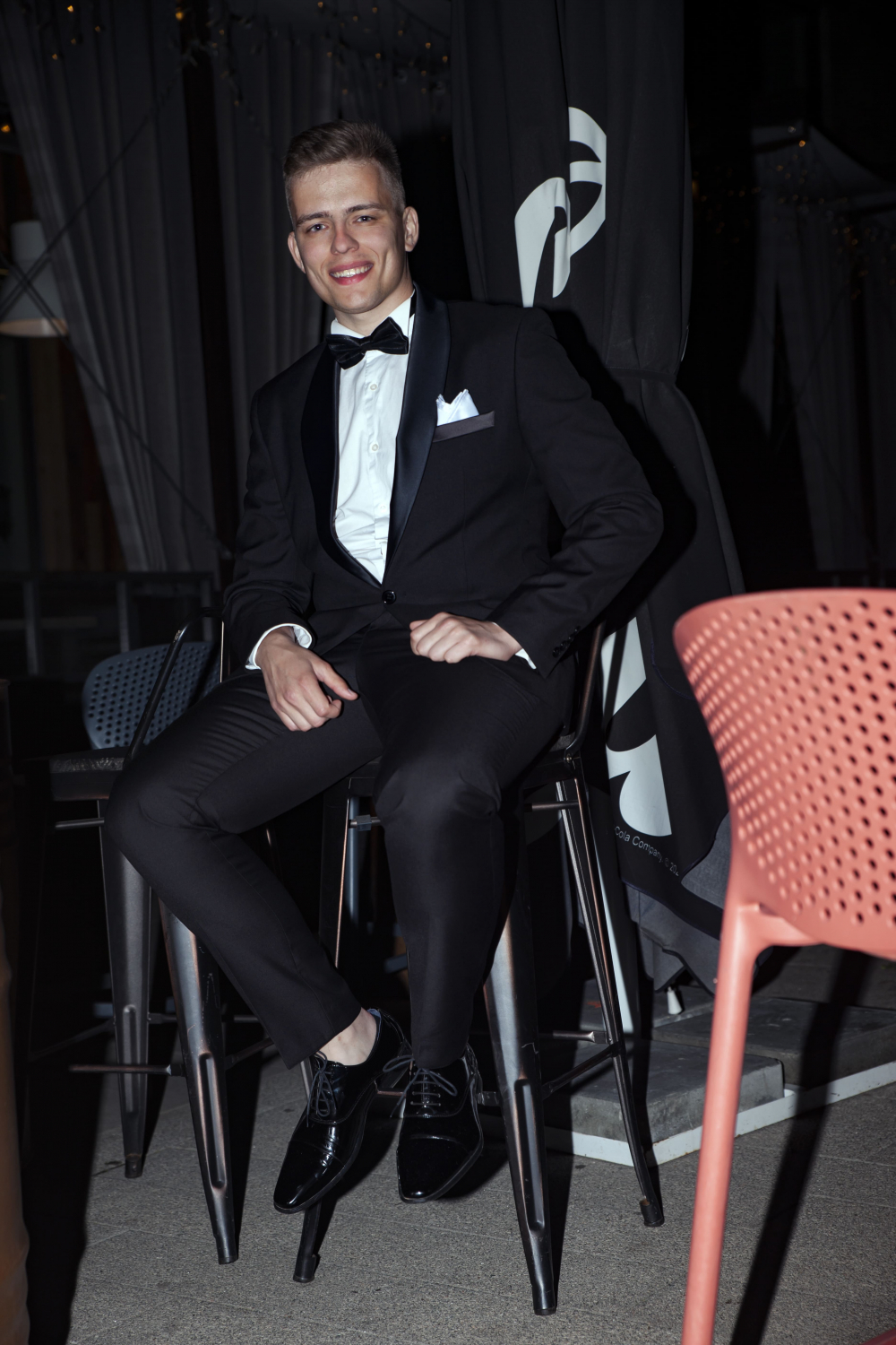 Прокат мужских костюмов и аренда смокингов RoSS в Новосибирске 