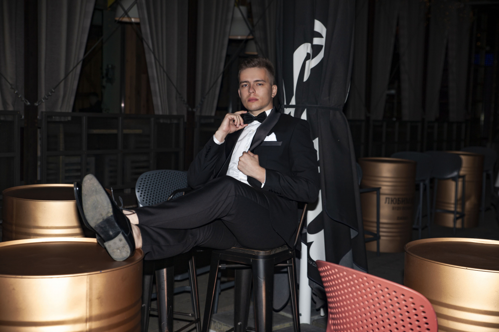 Прокат мужских костюмов и аренда смокингов RoSS в Новосибирске 