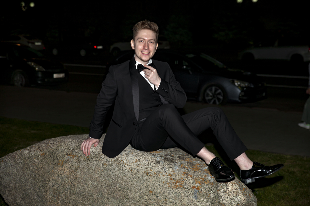 Прокат мужских костюмов и аренда смокингов RoSS в Новосибирске 