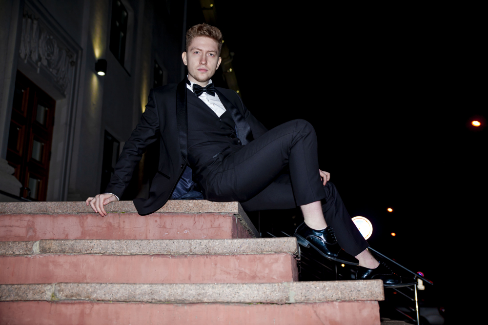 Прокат мужских костюмов и аренда смокингов RoSS в Новосибирске 