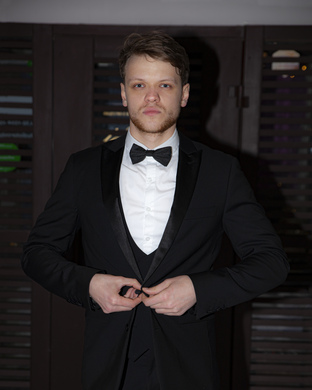 Не стоит тратить слова попусту. Качественный костюм сам расскажет о вас. #smoking #ross
