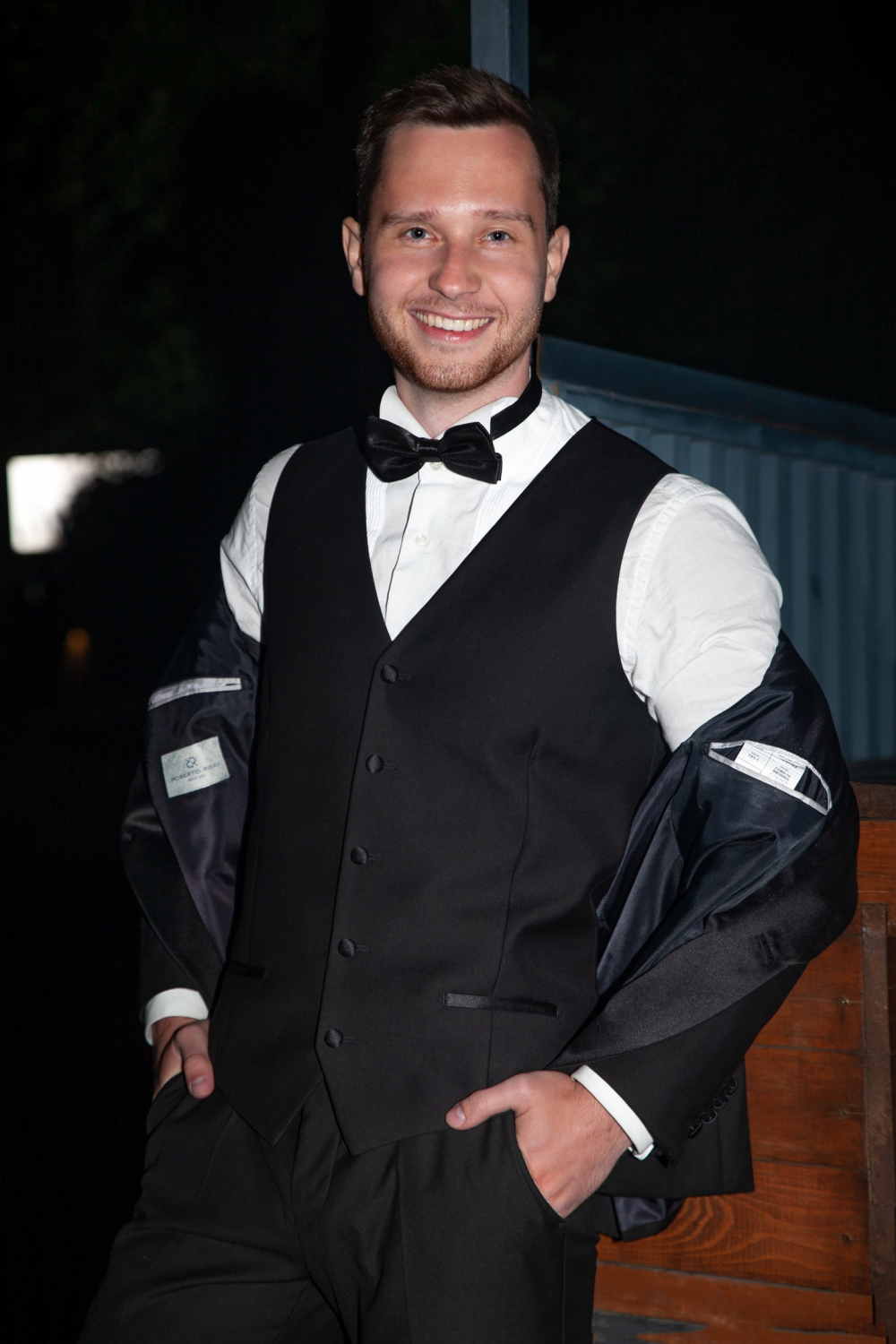 Прокат мужских костюмов и аренда смокингов RoSS в Новосибирске 