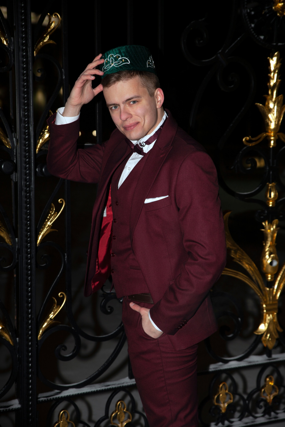 Прокат мужских костюмов и аренда смокингов RoSS в Новосибирске 