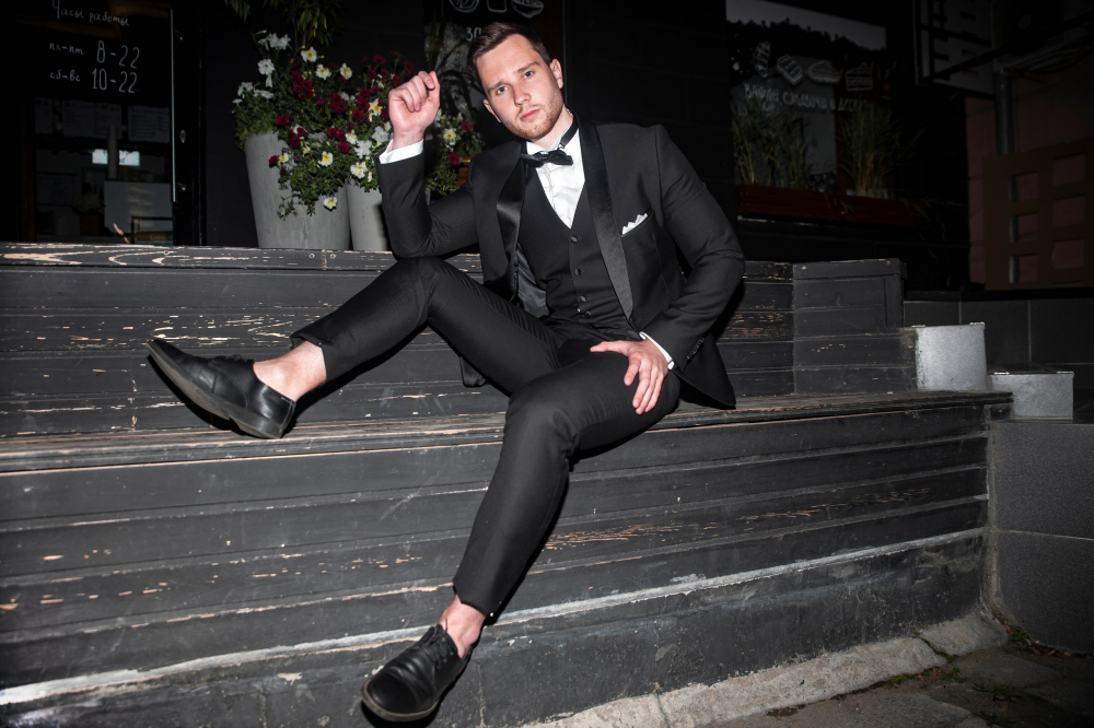 Прокат мужских костюмов и аренда смокингов RoSS в Новосибирске 