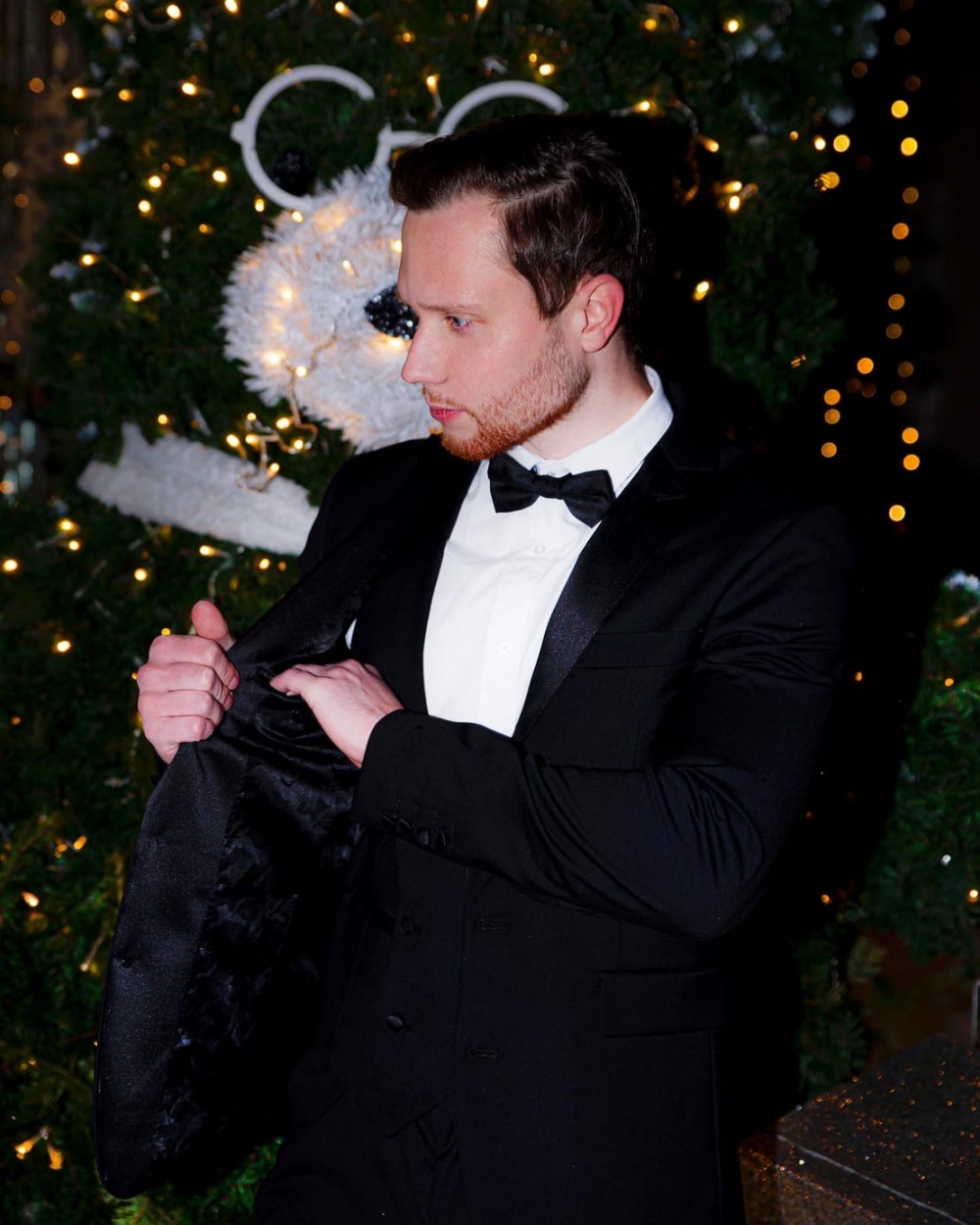 Не стоит тратить слова попусту. Качественный костюм сам расскажет о вас. #smoking #ross