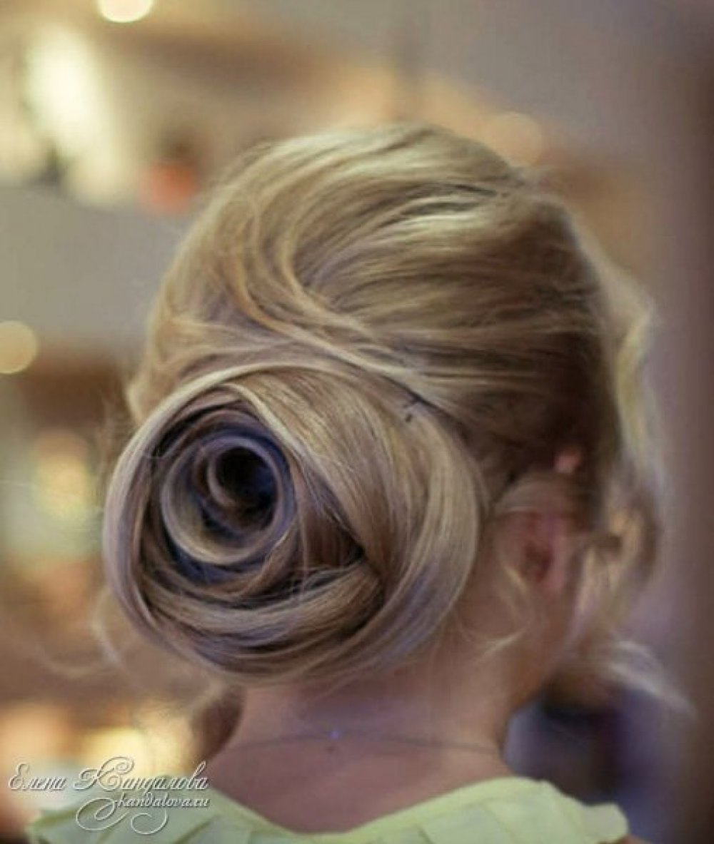 Свадебная прическа с накладными прядями