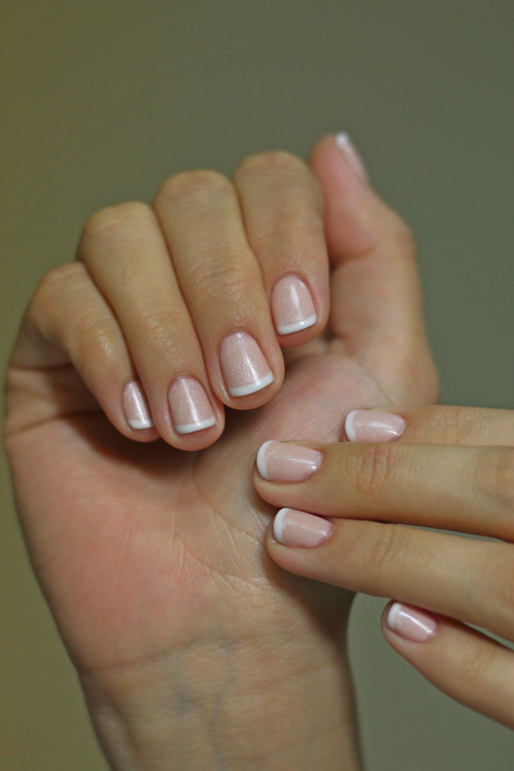 Комбинированный маникюр, френч гель-лаком