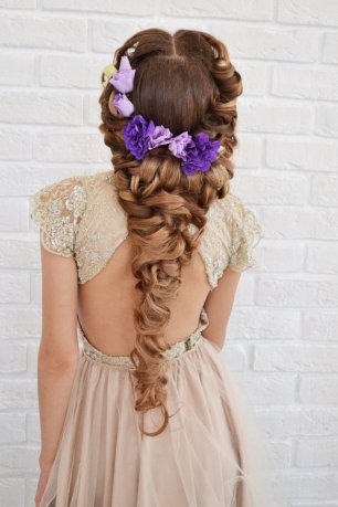 Прическа на длинный волосы