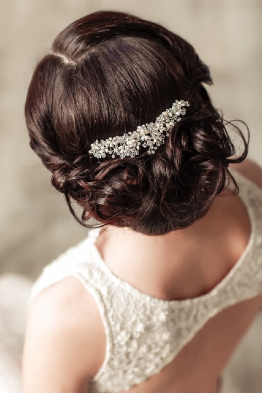 Прическа на длинные волосы