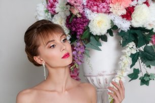 Свадебный макияж с яркими губами