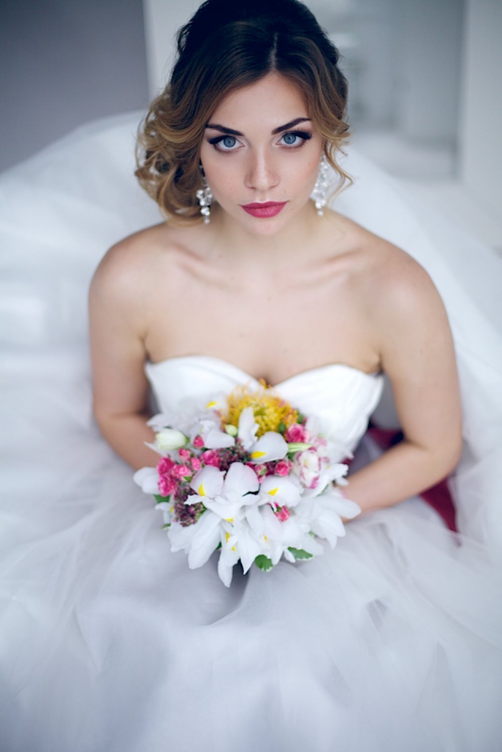 ассиметричный пучок из локонов