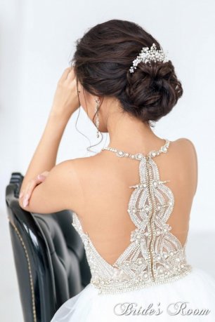 Изысканная прическа невесты