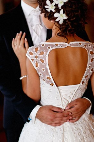 Прическа с живыми цветами