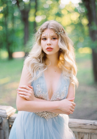 свадебные прически для длинных волос, прямой пробор без объёма, стилист ЗЛАТА ЛЯЕВА