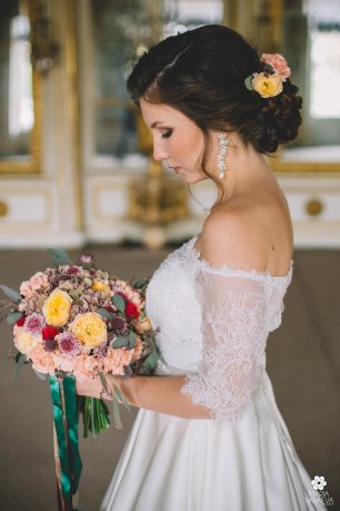 Нежные цветы в букете невесты