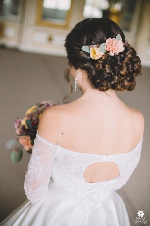 Цветы в прическе