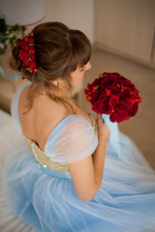 Ярко-красный букет невесты