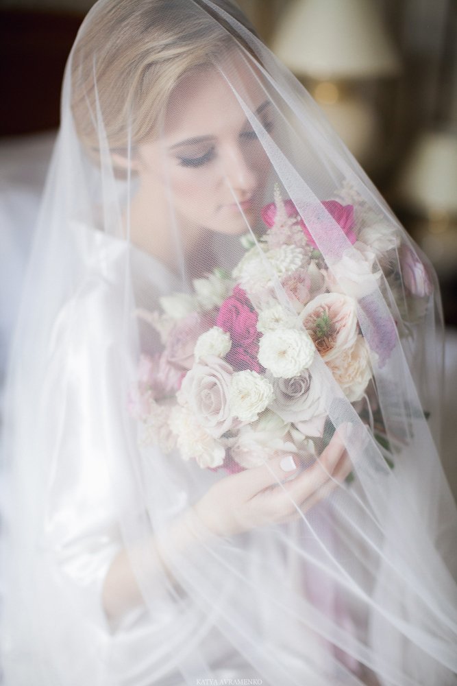 MUAH: Natalia Yastrebova
Wedding planner: Ajur Wedding
Photographer: Katya Avramenko 
Event design: Latte Decor