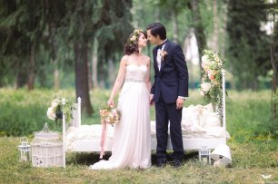 Декор свадебной фотозоны в лесу