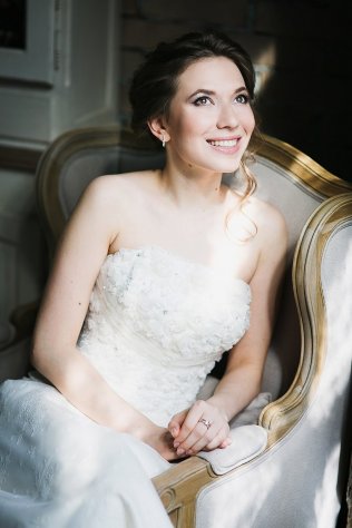 Как выбрать профессионального визажиста на свадьбу?