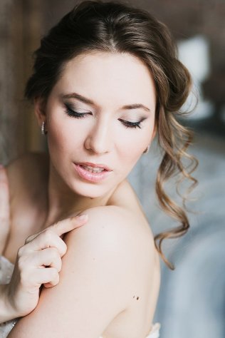 Как выбрать профессионального визажиста на свадьбу?